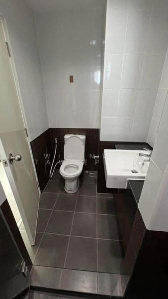 Asakan Place Srinakarin, Bangkok, 617 Srinakarin Road, Suan Luang, Bangkok, 2 Bedrooms, 43 sqm, Condo For Rent, by Wirinya Taweephattratrakul, 500637713 - DDproperty.com