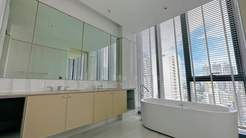 Kraam Sukhumvit 26, Bangkok, 55 Soi Sukhumvit 26 Sukhumvit Road, Khong Tan, Khlong Toei, Bangkok, 3 Bedrooms, 180 sqm, Condo For Rent, by Nattapol Jedsadathitikul, 500637716 - DDproperty.com