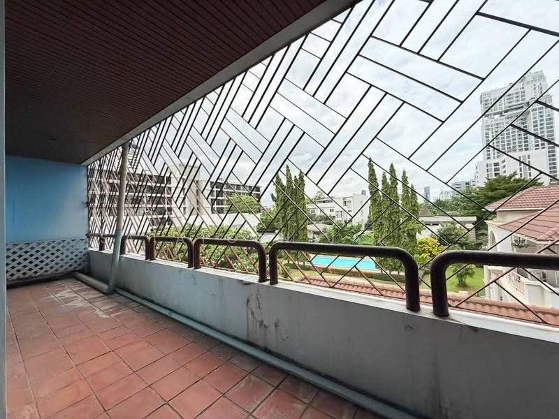 5-BR Townhouse, Bangkok, Khlong Tan Nua, Watthana, Bangkok, 5 Bedrooms, 550 sqm, Townhouse For Sale, by Sataporn Jalao, 500637749 - DDproperty.com