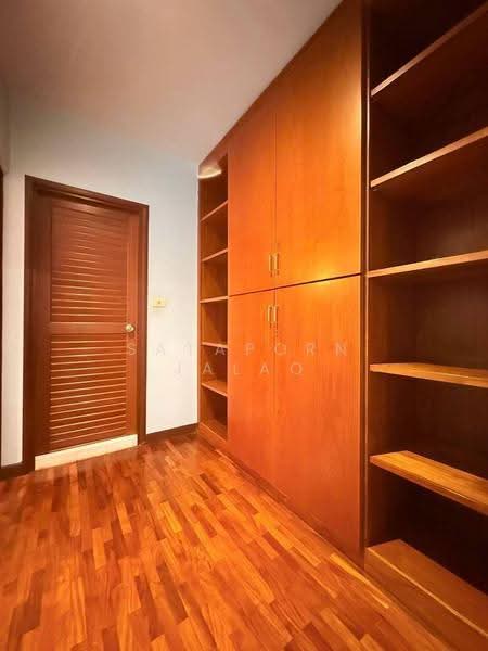 5-BR Townhouse, Bangkok, Khlong Tan Nua, Watthana, Bangkok, 5 Bedrooms, 550 sqm, Townhouse For Sale, by Sataporn Jalao, 500637749 - DDproperty.com