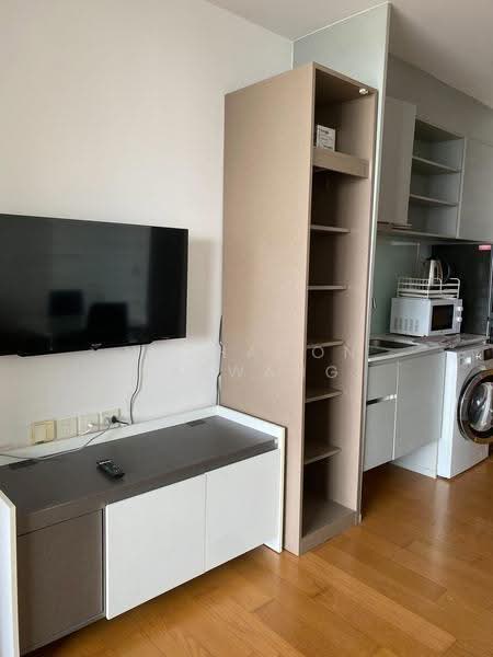 Noble Revo Silom, Bangkok, 88 Soi Surasak Surasak Road, Silom, Bang Rak, Bangkok, 1 Bedroom, 34 sqm, Condo For Rent, by Nathamon Saewang, 500638309 - DDproperty.com