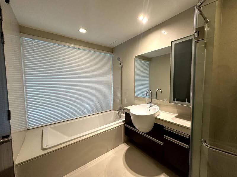 Sky Walk Residences, Bangkok, 1599 Sukhumvit Road, Phra Kanong Nua, Watthana, Bangkok, 3 Bedrooms, 101 sqm, Condo For Rent, by Pattada Letikul, 500638736 - DDproperty.com