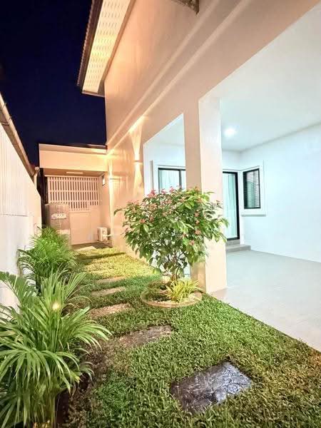 ขายบ้านเดี่ยวพูลวิลล่า ม.รัตนากรวิลเลจ17 บางละมุง ชลบุรี, Chon Buri (Pattaya), Nong Pru, Bang Lamung (Pattaya), Chon Buri (Pattaya), 4 Bedrooms, 180 sqm, Single Detached House For Sale, by Dusit Saengfa, 500638746 - DDproperty.com