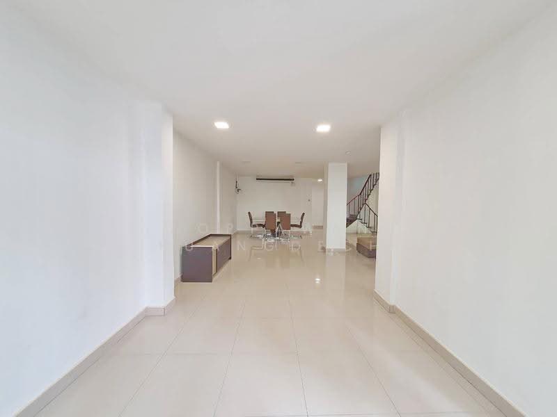 For rent Townhouse Soi Sukhumvit 26, Bangkok, Khlong Tan Nua, Watthana, Bangkok, 3 Bedrooms, 200 sqm, Townhouse For Rent, by Noppawan Ruangdech, 500638809 - DDproperty.com