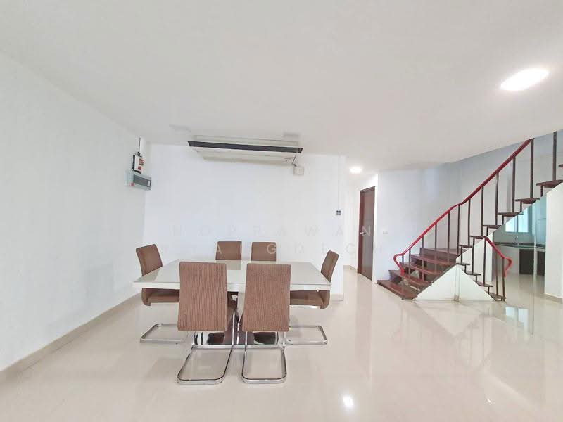 For rent Townhouse Soi Sukhumvit 26, Bangkok, Khlong Tan Nua, Watthana, Bangkok, 3 Bedrooms, 200 sqm, Townhouse For Rent, by Noppawan Ruangdech, 500638809 - DDproperty.com