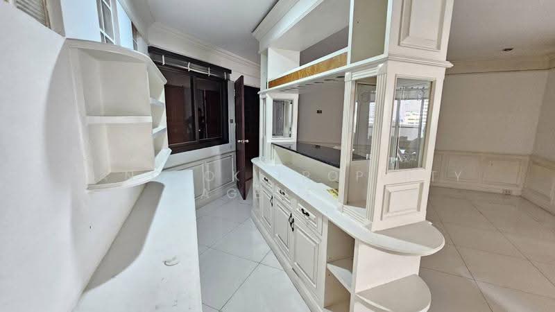 Crystal Garden, Bangkok, 217 Sukhumvit 4 Alley, Khlong Toei, Bangkok, 4 Bedrooms, 220 sqm, Condo For Rent, by BANGKOK PROPERTY AGENTS, 500638868 - DDproperty.com