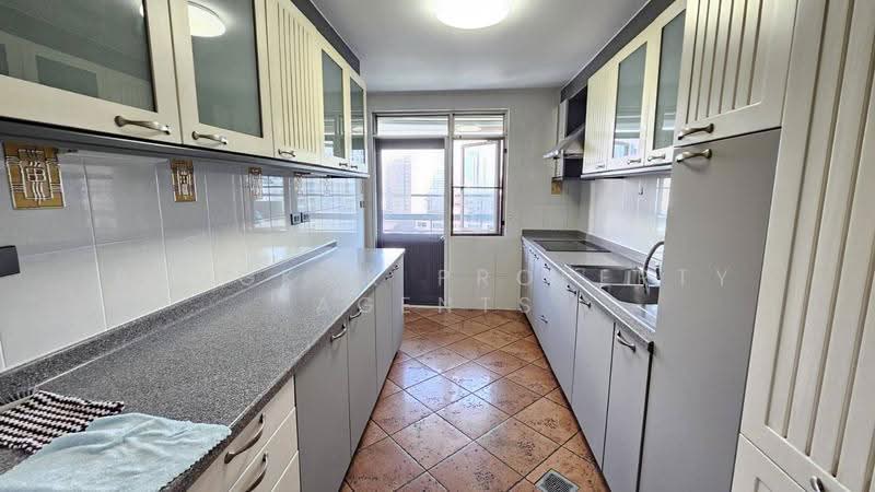 Royal Castle Sukhumvit, Bangkok, 30 Soi Sukhumvit 39, Khlongtoei Nua, Watthana, Bangkok, 3 Bedrooms, 164 sqm, Condo For Rent, by BANGKOK PROPERTY AGENTS, 500638908 - DDproperty.com