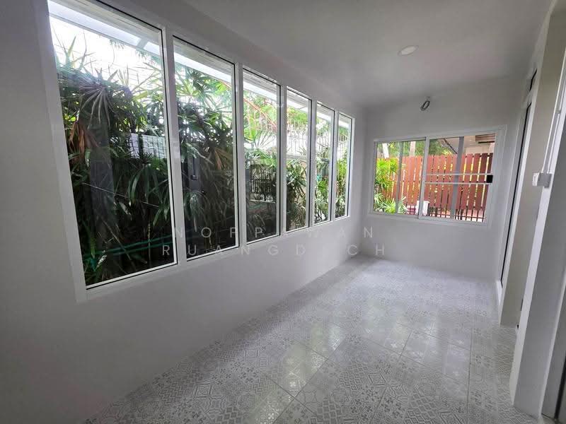Bangkok Villa, Bangkok, Pradit Manutham Road, Wang Thonglang, Bangkok, 2 Bedrooms, 240 sqm, Single Detached House For Rent, by Noppawan Ruangdech, 500639005 - DDproperty.com