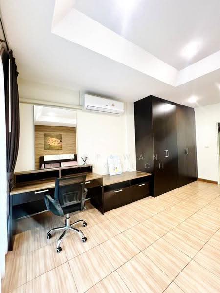 ให้เช่า ทาวน์โฮม 3 ชั้น พร้อมเฟอร์ฯ ถนนศรีนครินทร์ ใกล้ Paradise, Bangkok, Prawet, Bangkok, 3 Bedrooms, 170 sqm, Townhouse For Rent, by Noppawan Ruangdech, 500639195 - DDproperty.com