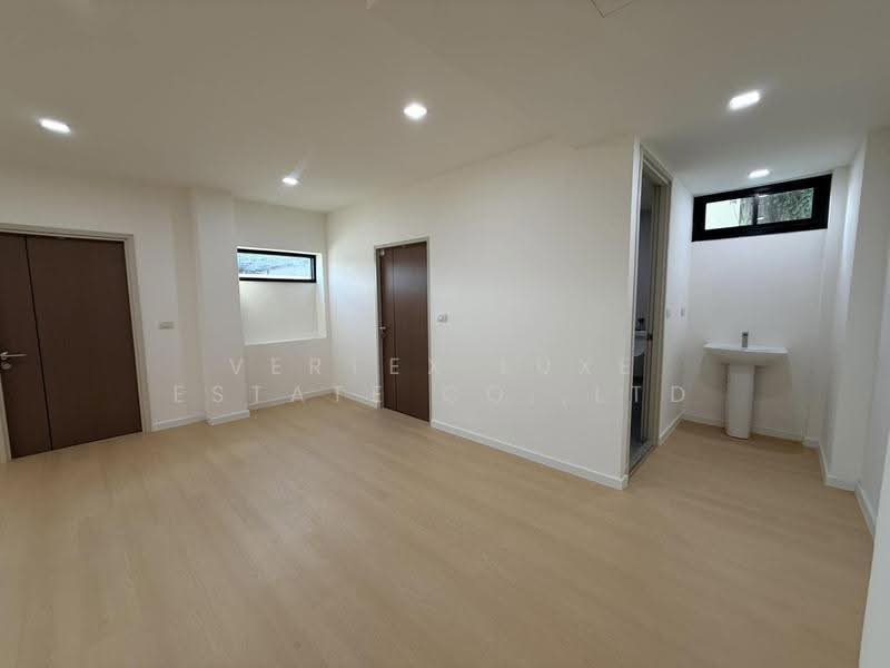 รีเจ้นท์รัชดา, กรุงเทพ, วังทองหลาง, กรุงเทพ, 600 ตร.ม., ทาวน์เฮ้าส์ ขาย, โดย Vertex Luxe Estate Co.,LTD, 500639248 - DDproperty.com