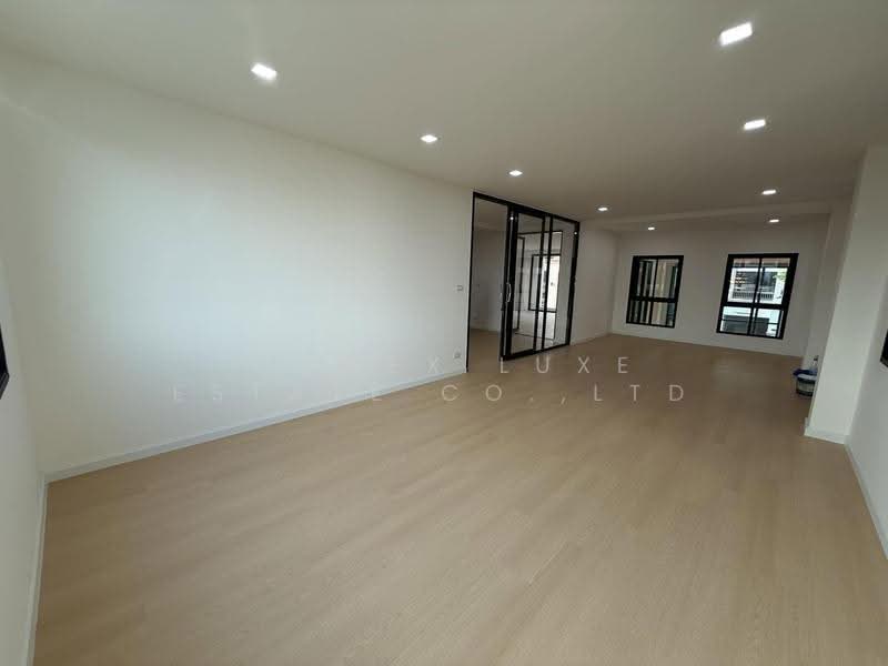 รีเจ้นท์รัชดา, กรุงเทพ, วังทองหลาง, กรุงเทพ, 600 ตร.ม., ทาวน์เฮ้าส์ ขาย, โดย Vertex Luxe Estate Co.,LTD, 500639248 - DDproperty.com