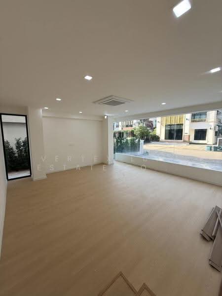 Regent Ratchada, Bangkok, Wang Thonglang, Bangkok, 10+ Bedrooms, 600 sqm, Townhouse For Sale, by Vertex Luxe Estate Co.,LTD, 500639248 - DDproperty.com