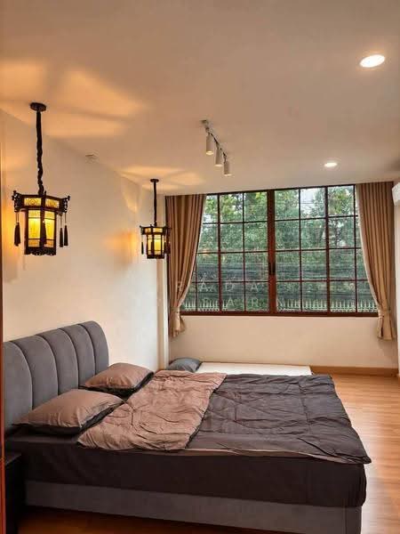 Located in Charoen, Soi Ratchada 18., Bangkok, Samsen Nok, Huai Khwang, Bangkok, 3 Bedrooms, 182 sqm, Single Detached House For Rent, by Airada Parasarn, 500639284 - DDproperty.com
