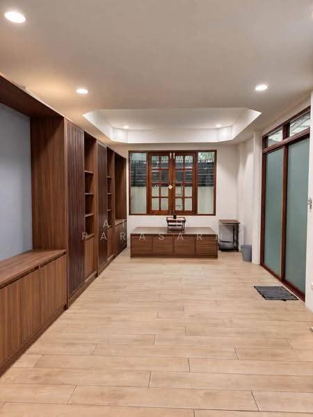 Located in Charoen, Soi Ratchada 18., Bangkok, Samsen Nok, Huai Khwang, Bangkok, 3 Bedrooms, 182 sqm, Single Detached House For Rent, by Airada Parasarn, 500639284 - DDproperty.com