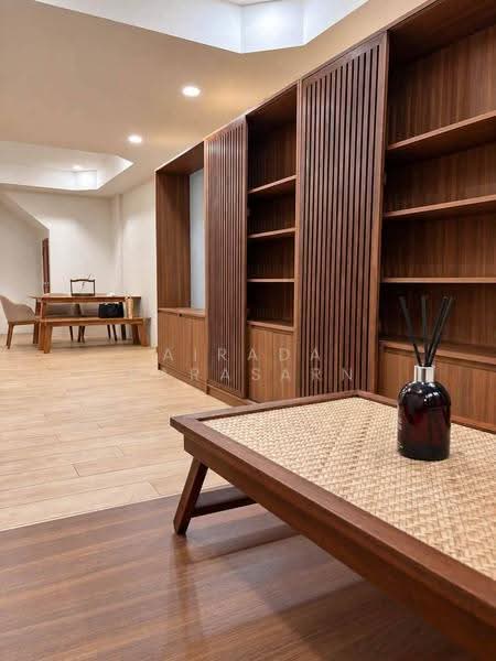 Located in Charoen, Soi Ratchada 18., Bangkok, Samsen Nok, Huai Khwang, Bangkok, 3 Bedrooms, 182 sqm, Single Detached House For Sale, by Airada Parasarn, 500639336 - DDproperty.com