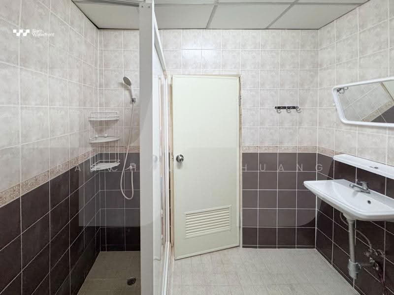 Rangsiya Village, Punnawithi Soi 22, Bangkok, Bang Chak, Phra Khanong, Bangkok, 2 Bedrooms, 150 sqm, Townhouse For Rent, by Ratchawan Huang, 500639485 - DDproperty.com