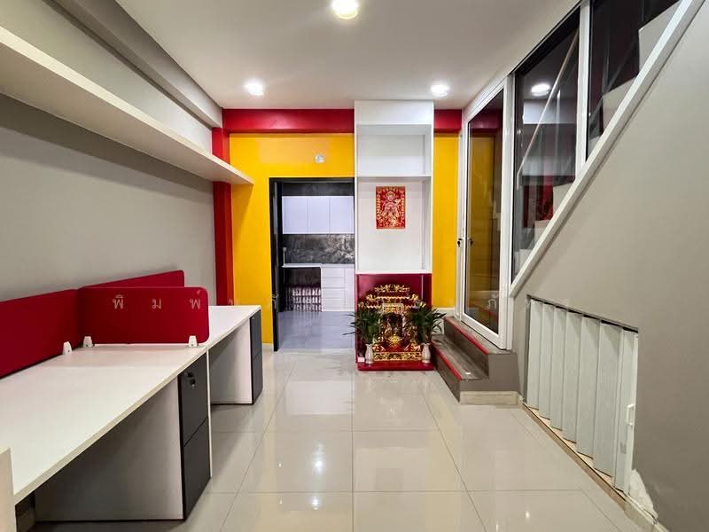 Renovated Commercial Building: AIA Khlong Luang, Pathum Thani, Pathum Thani, ตั้งอยู่ใกล้ ถนนคลองหลวง ถนนพหลโยธิน และถนนไอยรา, Khlong Song, Khlong Luang, Pathum Thani, 4 Bedrooms, 90 sqm, Townhouse For Sale, by พิมพ์นภัส ภูธนภัทร, 500639521 - DDproperty.com