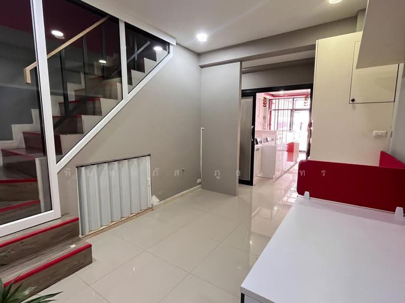 Renovated Commercial Building: AIA Khlong Luang, Pathum Thani, Pathum Thani, ตั้งอยู่ใกล้ ถนนคลองหลวง ถนนพหลโยธิน และถนนไอยรา, Khlong Song, Khlong Luang, Pathum Thani, 4 Bedrooms, 90 sqm, Townhouse For Sale, by พิมพ์นภัส ภูธนภัทร, 500639521 - DDproperty.com