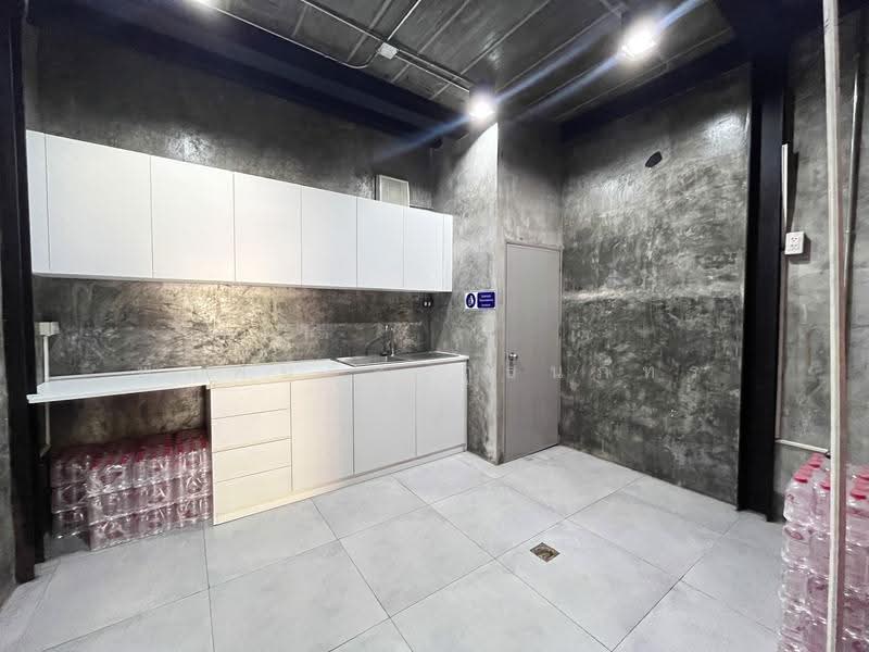 Renovated Commercial Building: AIA Khlong Luang, Pathum Thani, Pathum Thani, ตั้งอยู่ใกล้ ถนนคลองหลวง ถนนพหลโยธิน และถนนไอยรา, Khlong Song, Khlong Luang, Pathum Thani, 4 Bedrooms, 90 sqm, Townhouse For Sale, by พิมพ์นภัส ภูธนภัทร, 500639521 - DDproperty.com