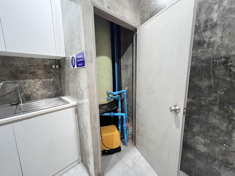 Renovated Commercial Building: AIA Khlong Luang, Pathum Thani, Pathum Thani, ตั้งอยู่ใกล้ ถนนคลองหลวง ถนนพหลโยธิน และถนนไอยรา, Khlong Song, Khlong Luang, Pathum Thani, 4 Bedrooms, 90 sqm, Townhouse For Sale, by พิมพ์นภัส ภูธนภัทร, 500639521 - DDproperty.com