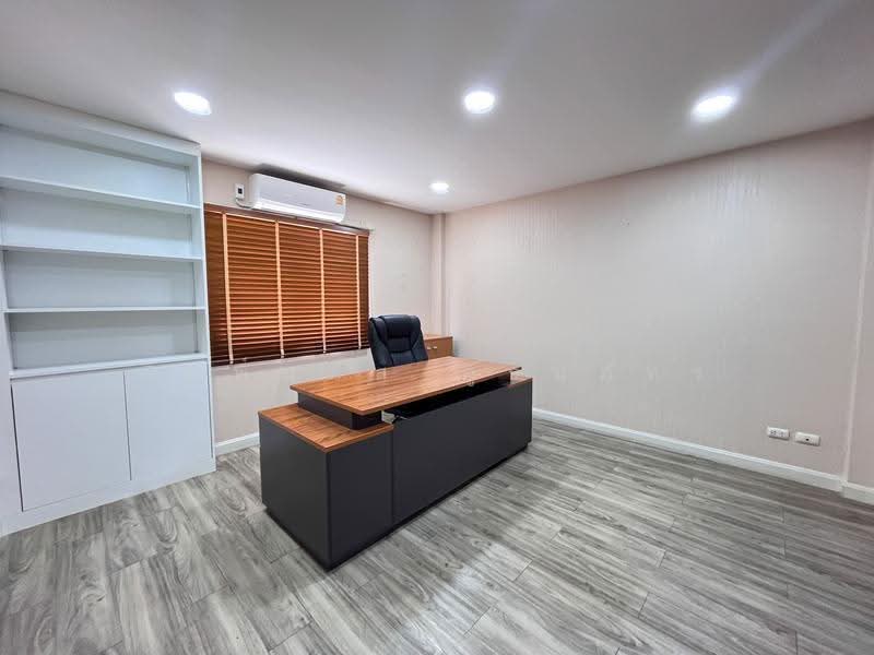 อาคารพาณิชย์ 4 ชั้น (รีโนเวทใหม่) : AIA คลองหลวง คลอง 2 ปทุมธานี, ปทุมธานี, ตั้งอยู่ใกล้ ถนนคลองหลวง ถนนพหลโยธิน และถนนไอยรา, คลองสอง, คลองหลวง, ปทุมธานี, 90 ตร.ม., ทาวน์เฮ้าส์ ขาย, โดย พิมพ์นภัส ภูธนภัทร, 500639521 - DDproperty.com