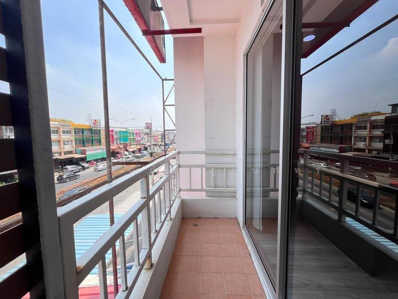 Renovated Commercial Building: AIA Khlong Luang, Pathum Thani, Pathum Thani, ตั้งอยู่ใกล้ ถนนคลองหลวง ถนนพหลโยธิน และถนนไอยรา, Khlong Song, Khlong Luang, Pathum Thani, 4 Bedrooms, 90 sqm, Townhouse For Sale, by พิมพ์นภัส ภูธนภัทร, 500639521 - DDproperty.com