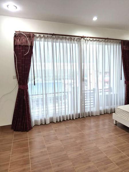 Townhome Navy place,Soi Chaloem Phrakiat 48, Bangkok, Dok Mai, Prawet, Bangkok, 3 Bedrooms, 200 sqm, Townhouse For Rent, by THANYALAK IQI INTERNATIONAL 099-979-0151, 500639844 - DDproperty.com