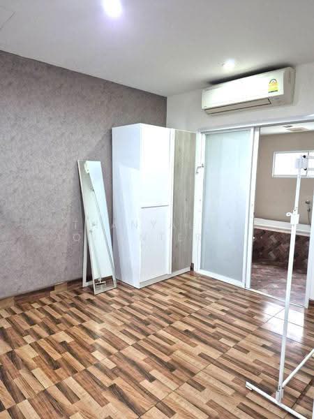Townhome Navy place,Soi Chaloem Phrakiat 48, Bangkok, Dok Mai, Prawet, Bangkok, 3 Bedrooms, 200 sqm, Townhouse For Rent, by THANYALAK IQI INTERNATIONAL 099-979-0151, 500639844 - DDproperty.com