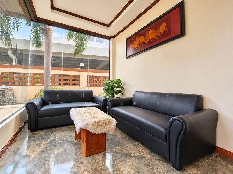 POOL VILLA 3 ชั้น หลังนี้สวยน่าดูมากค่ะ, Chon Buri (Pattaya), Bang Lamung, Bang Lamung (Pattaya), Chon Buri (Pattaya), 6 Bedrooms, 472 sqm, Villa For Sale, by ลูกปลามิตรแท้ ณัชชนันน์ สตารุ่ง ( เก๋ ), 500639852 - DDproperty.com