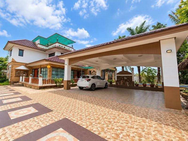 POOL VILLA 3 ชั้น หลังนี้สวยน่าดูมากค่ะ, ชลบุรี, บางละมุง, ชลบุรี, 472 ตร.ม., วิลล่า ขาย, โดย ลูกปลามิตรแท้ ณัชชนันน์ สตารุ่ง ( เก๋ ), 500639852 - DDproperty.com