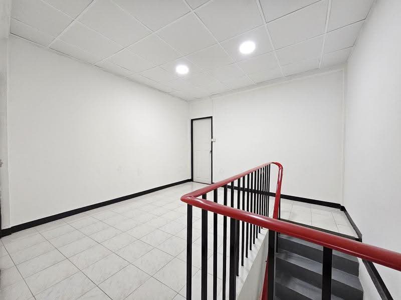 New Renovated TownHome opposite to CENTRAL Sri Racha, Chon Buri (Pattaya), สุขุมวิท, Si Racha, Chon Buri (Pattaya), 2 Bedrooms, 150 sqm, Townhouse For Sale, by เริงชัย หัตถเฟื่องฟู, 500640727 - DDproperty.com