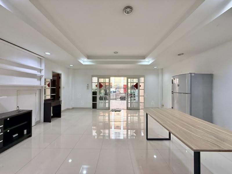 Thonglor Classic Home, Bangkok, Thonglor 25, Khlong Tan Nua, Watthana, Bangkok, 5 Bedrooms, 400 sqm, Townhouse For Rent, by Bangkok Residential, 500640877 - DDproperty.com
