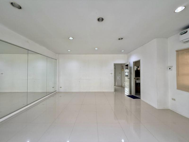 Thonglor Classic Home, Bangkok, Thonglor 25, Khlong Tan Nua, Watthana, Bangkok, 5 Bedrooms, 400 sqm, Townhouse For Rent, by Bangkok Residential, 500640877 - DDproperty.com