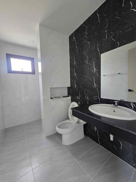 4-BR House, Surat Thani, Talat, Muang Surat Thani, Surat Thani, 4 Bedrooms, 231 sqm, Single Detached House For Sale, by Boonyanuch Unna, 500640901 - DDproperty.com