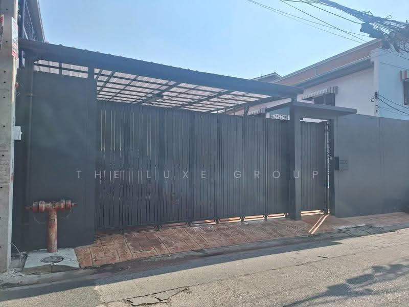 House with Private Pool in Ladprao, Bangkok, Lat Phrao, Bangkok, 5 Bedrooms, 302 sqm, Single Detached House For Sale, by The Luxe Group, 500640906 - DDproperty.com