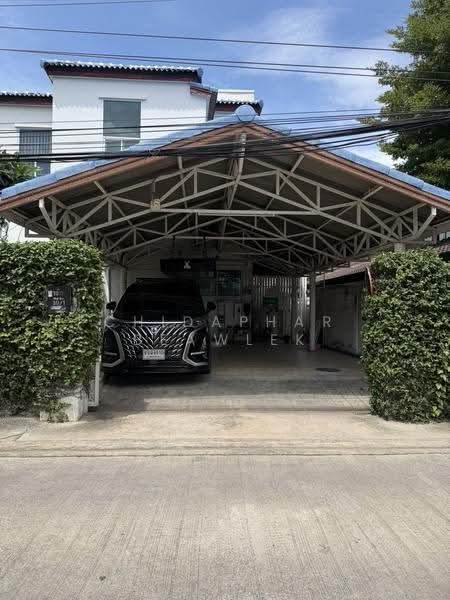 Single house, corner plot, Sukhumvit 64 near Punnawithi BTS., Bangkok, Bang Chak, Phra Khanong, Bangkok, 6 Bedrooms, 350 sqm, Single Detached House For Sale, by Chidaphar Beawlek, 500641224 - DDproperty.com