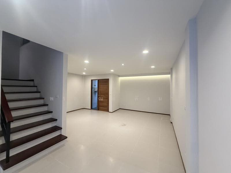 Racha Villa Ladprao 67/2 : ราชาวิลล่า ลาดพร้าว 67/2, กรุงเทพ, วังทองหลาง, กรุงเทพ, 266 ตร.ม., ทาวน์เฮ้าส์ ขาย, โดย พรกรัณย์ คงมา, 500641368 - DDproperty.com
