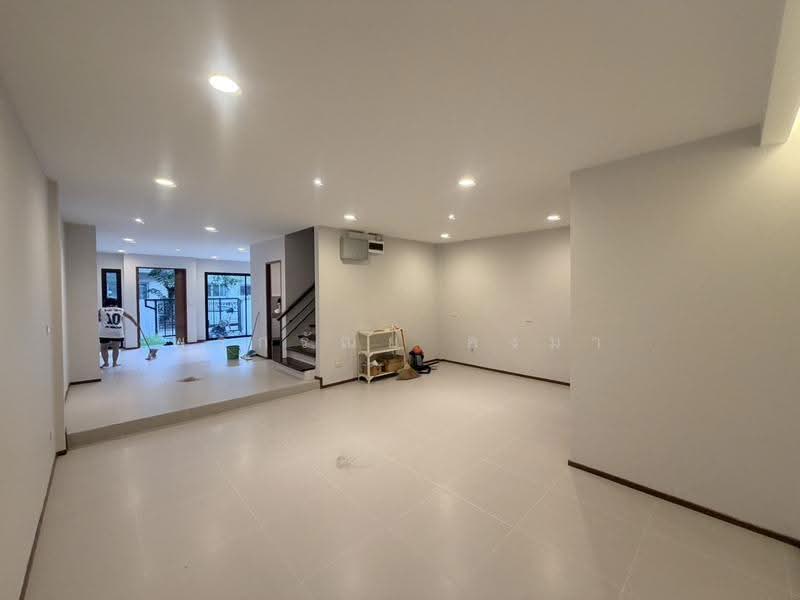 Racha Villa Ladprao 67/2 : ราชาวิลล่า ลาดพร้าว 67/2, กรุงเทพ, วังทองหลาง, กรุงเทพ, 266 ตร.ม., ทาวน์เฮ้าส์ ขาย, โดย พรกรัณย์ คงมา, 500641368 - DDproperty.com