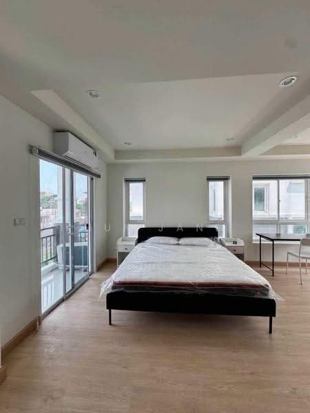 Townhome for rent in Phra Khanong company register allowed ( SPSEVE2400 ), Bangkok, ปรีดี พนมยงค์ 31, Khlong Tan Nua, Watthana, Bangkok, 3 Bedrooms, 178 sqm, Townhouse For Rent, by Khun Jane, 500641422 - DDproperty.com