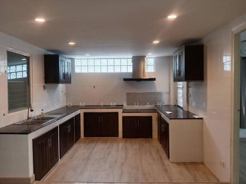 5-BR House, Bangkok, Praborommaharatchawang, Phra Nakhon, Bangkok, 5 Bedrooms, 106 sqm, Single Detached House For Rent, by Phoom Imruangsri, 500642175 - DDproperty.com