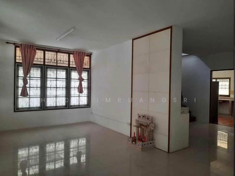 3 BR townhouse, Bangkok, Samsen Nok, Huai Khwang, Bangkok, 3 Bedrooms, 204 sqm, Townhouse For Rent, by Phoom Imruangsri, 500642234 - DDproperty.com