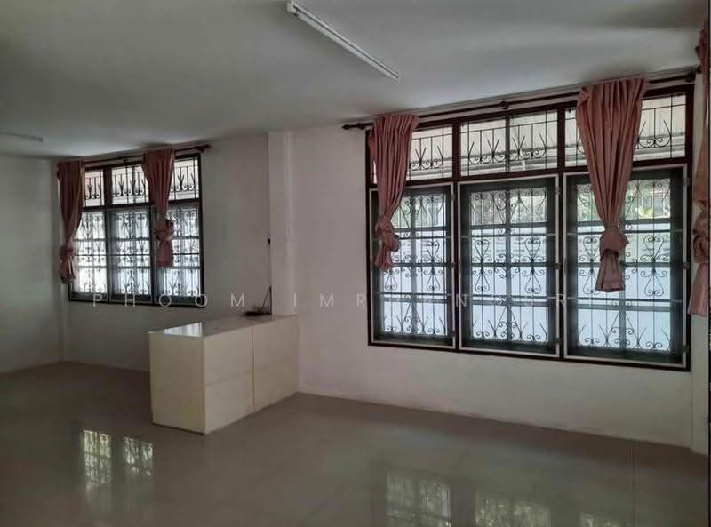 3 BR townhouse, Bangkok, Samsen Nok, Huai Khwang, Bangkok, 3 Bedrooms, 204 sqm, Townhouse For Rent, by Phoom Imruangsri, 500642234 - DDproperty.com