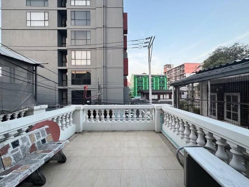 3-BR Townhouse, Bangkok, Samsen Nok, Huai Khwang, Bangkok, 3 Bedrooms, 204 sqm, Townhouse For Sale, by Phoom Imruangsri, 500642273 - DDproperty.com
