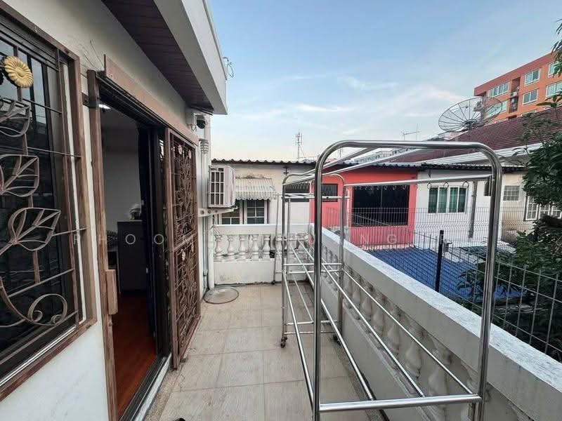 3-BR Townhouse, Bangkok, Samsen Nok, Huai Khwang, Bangkok, 3 Bedrooms, 204 sqm, Townhouse For Sale, by Phoom Imruangsri, 500642273 - DDproperty.com