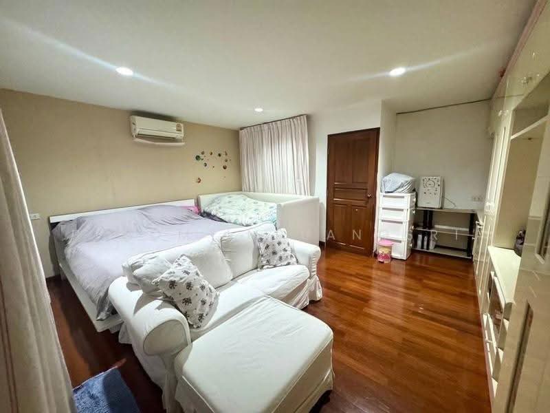 3-BR Townhouse, Bangkok, Samsen Nok, Huai Khwang, Bangkok, 3 Bedrooms, 204 sqm, Townhouse For Sale, by Phoom Imruangsri, 500642273 - DDproperty.com