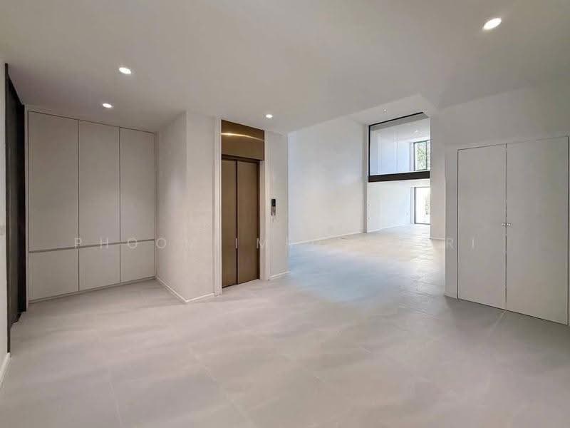 5-BR Townhouse, Bangkok, Khlong Tan Nua, Watthana, Bangkok, 5 Bedrooms, 547 sqm, Townhouse For Sale, by Phoom Imruangsri, 500642292 - DDproperty.com