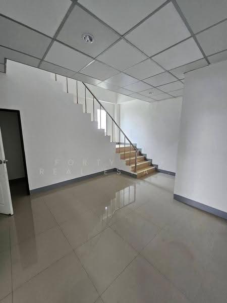 ให้เช่า BT Factory House ลาดหลุมแก้ว รีโนเวทใหม่ โกดัง /ออฟฟิศ /หอพักพนักงาน 4 ห้องนอน, Pathum Thani, Ra Haeng, Lat Lum Kaeo, Pathum Thani, , 400 sqm, Warehouse/Factory For Rent, by Forty-Six Real Estate Group, 500642509 - DDproperty.com