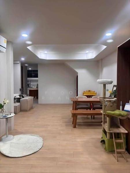 3-BR Townhouse, Bangkok, Huai Khwang, Bangkok, 3 Bedrooms, 180 sqm, Townhouse For Sale, by Phoom Imruangsri, 500643033 - DDproperty.com