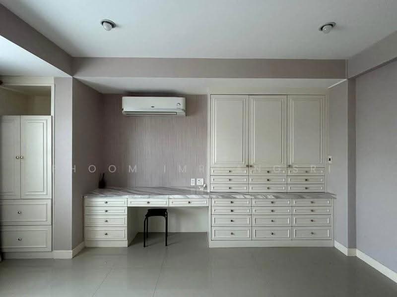 4-BR Townhouse, Bangkok, Huai Khwang, Bangkok, 4 Bedrooms, 325 sqm, Townhouse For Rent, by Phoom Imruangsri, 500643077 - DDproperty.com