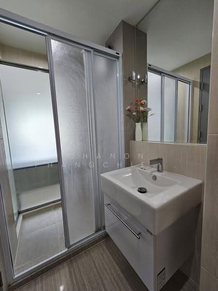 Life Ratchadapisek, Bangkok, 279 Ratchadapisaek Road, Huai Khwang, Bangkok, 2 Bedrooms, 65 sqm, Condo For Rent, by Chanon Phangchienghien, 500643127 - DDproperty.com